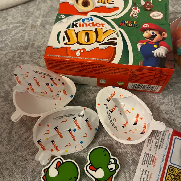 Kinder Joy Üçlü Pakette Tekrarlanan Oyuncaklar