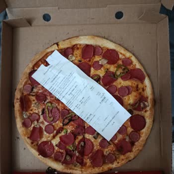 Getir Yemek'ten Soğuk Ve Küçük Pizza İçin Tam İade Talebi