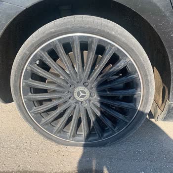 Mercedes-Benz EQE’de Düşük Kilometrede Çift Lastik Hasarı Ve Tasarım Problemi