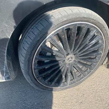 Mercedes-Benz EQE’de Düşük Kilometrede Çift Lastik Hasarı Ve Tasarım Problemi