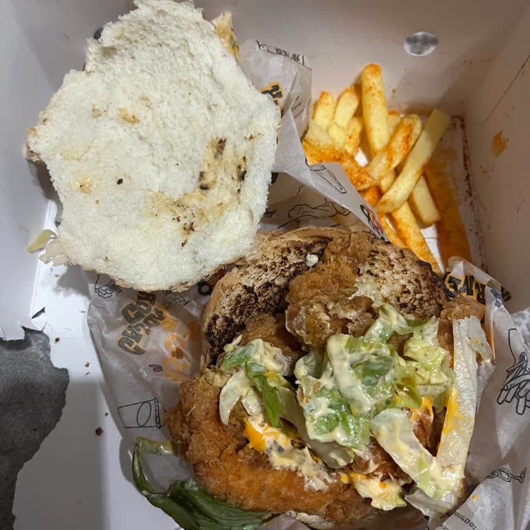 Cajun Corner Şubesinde Yanmış Ekmekli Hamburger Menüsü Şikayetim