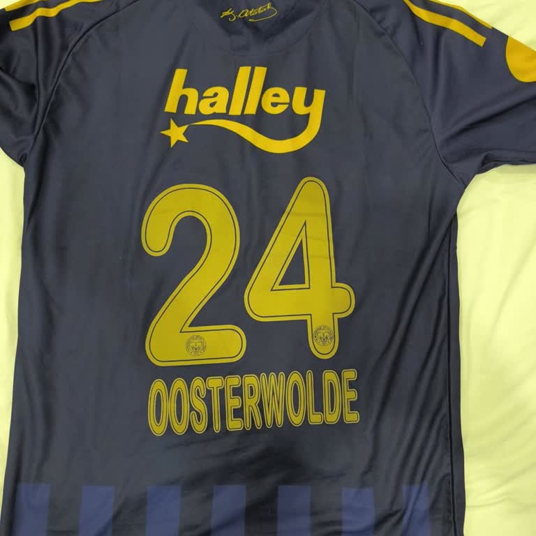 Forma Bahçesi Baskının Bu Kadar Hatalı Olması Hem De Yaka Kısmında Deformasyon Bulunması