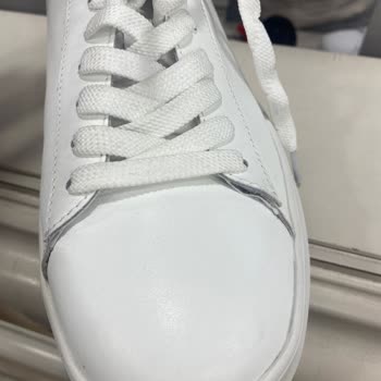 İskenderun Prime Mall Lufian Mağazasında Ayakkabı Dikişi Açıldı, Suçlayıcı Çalışan Tutumu