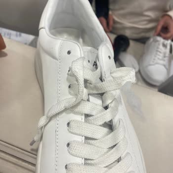 İskenderun Prime Mall Lufian Mağazasında Ayakkabı Dikişi Açıldı, Suçlayıcı Çalışan Tutumu