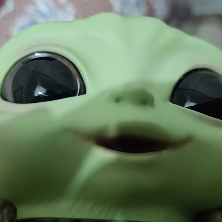 Sağ Gözü Hasarlı Baby Yoda Figürünün Değişimi Talebi