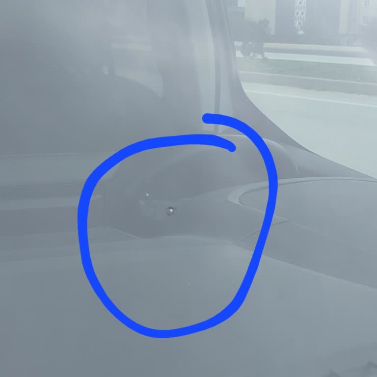 Karayolları Çim Biçme Çalışması Sırasında Uyarı Yok Taş Camı Kırdı