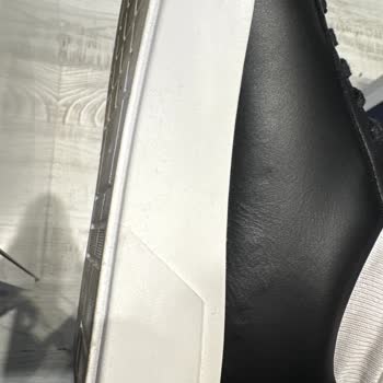 Acil Müdahale İsteyen Calvin Klein Ürününde Kötü Koku, Lekeler Ve Ciltte Kabarcıklar