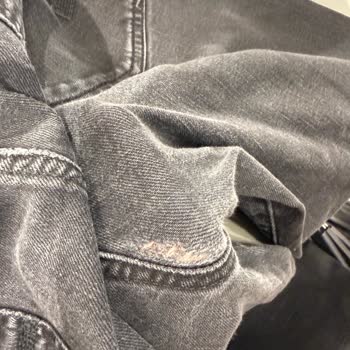 Mavi Jeans Pantolonunda Ağ Bölgesinde Aşınma Ve Yırtılma Sorunu