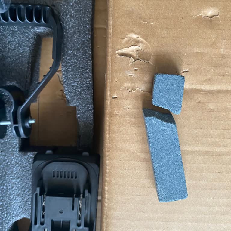 Kırık Parçalı Teleskopik Budama Makası Ve Kılavuz Eksik; Destekten Cevap Gelmiyor