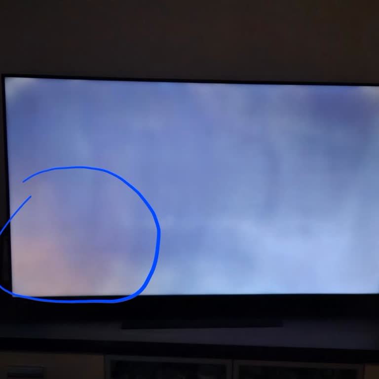 Solicito cambio de Televisor JVC 65VA7405T por congelación y pantalla negra