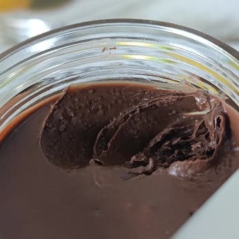 Son Kullanma Tarihi Geçerli Olmasına Rağmen Kakaolu Fındık Kreması Katı Ve Tadı Değişik