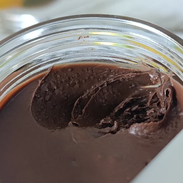 Son Kullanma Tarihi Geçerli Olmasına Rağmen Kakaolu Fındık Kreması Katı Ve Tadı Değişik