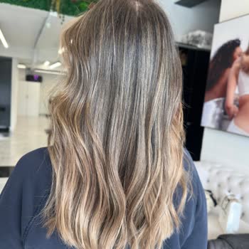 Daylight Kuaför Çayyolu Şubesinde Şerit Sarı Renk Tonu Ve Beklenmeyen Yüksek Fiyat