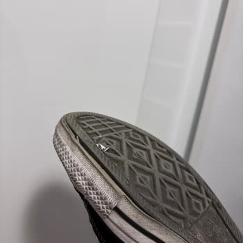 Converse Chuck Taylor Ayakkabısının Kısa Sürede Tabanı Açıldı