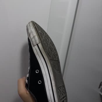 Converse Chuck Taylor Ayakkabısının Kısa Sürede Tabanı Açıldı
