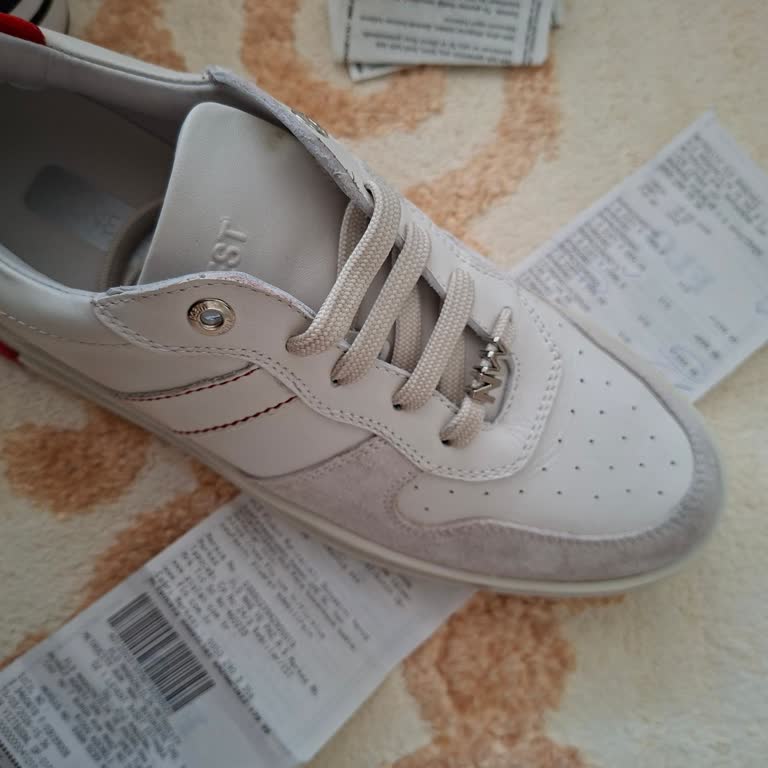 Ayak Yaralanmasına Neden Olan Nine West Ayakkabının İadesi, Yapay Zeka İncelemesi Sonrası Reddedildi