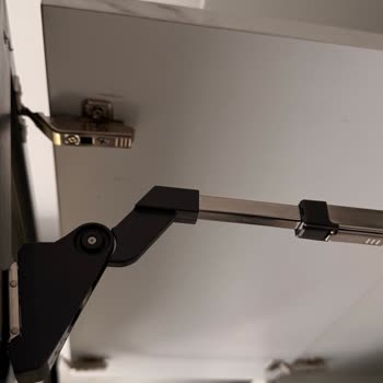 Blum Üst Dolap Kapak Amortisöründe Yumuşak Kapanma Arızası