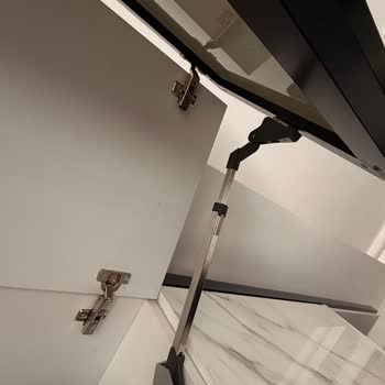 Blum Üst Dolap Kapak Amortisöründe Yumuşak Kapanma Arızası