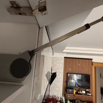 Blum Üst Dolap Kapak Amortisöründe Yumuşak Kapanma Arızası