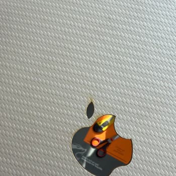 Defolu Ve Sararmış MacBook Pro Kılıfı İçin Hızlı Değişim Talebi