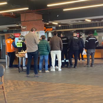 Köfteci Yusuf Şubesinde Personel Yokluğu Ve Saatlerce Bekleme