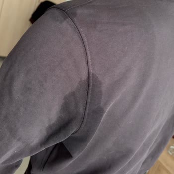 Su Geçirmez Kayak Montu Yağmurda Dökülüyor, Mağaza Kullanıcıyı Suçu Atıyor