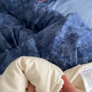 Yorganın Yünleri Dışarı Çıkıyor Ve Evde Koyun Besliyormuş Gibi Görünüm Oluşturuyor, İade Talebi