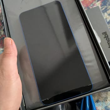 Mükemmel İddia Edilen Telefon Çatlak Ve Kirli Geldi