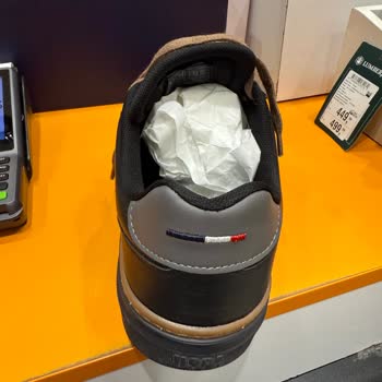 Sağlık Sorunu Yaratan Ayakkabı Ve Kaba Mağaza Personeli İadesi Talebi