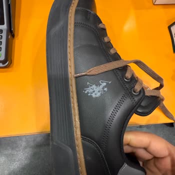 Sağlık Sorunu Yaratan Ayakkabı Ve Kaba Mağaza Personeli İadesi Talebi