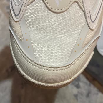 Skechers Ayakkabısındaki Üretim Hatası Ve Değişim Reddi