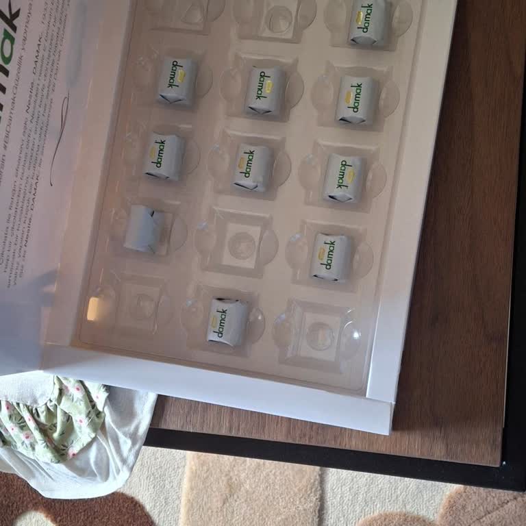 Kutu Çikolatasının İçeriği Ve Fıstık Görünümü Aldatıcı