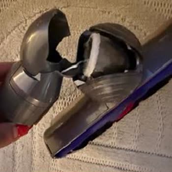 Dyson V10 Boru Ve Halı Başlığının Tekrar Tekrar Kırılması Ve Ücretsiz Değişim Talebi