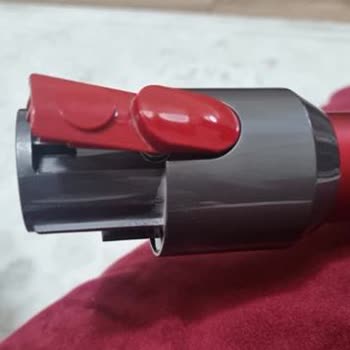 Dyson V10 Boru Ve Halı Başlığının Tekrar Tekrar Kırılması Ve Ücretsiz Değişim Talebi