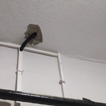 İzinsiz İnternet Hattı Çekimi Sonrası Apartmanda Duvar Hasarı Ve Görüntü Kirliliği Şikayeti