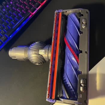 Dyson V8 Dik Süpürge Başlık Vida Yuvası Arızası: Garanti Kapsamında Değişim Talebi