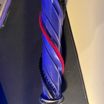 Dyson V8 Dik Süpürge Başlık Vida Yuvası Arızası: Garanti Kapsamında Değişim Talebi