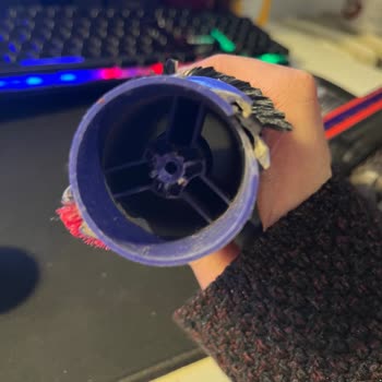 Dyson V8 Dik Süpürge Başlık Vida Yuvası Arızası: Garanti Kapsamında Değişim Talebi