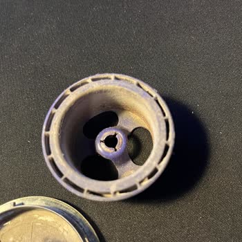 Dyson V8 Dik Süpürge Başlık Vida Yuvası Arızası: Garanti Kapsamında Değişim Talebi