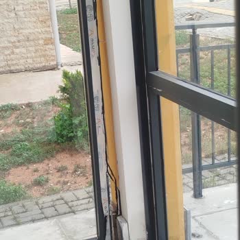 Mau İnşaat’ın Teslim Ettiği Dairede Giriş Çökmesi, Isınma Ve Sıcak Su Sorunları, Elektrik Kesintileri