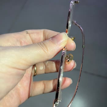 Garanti Kapsamında Gözlük Sap Kopması Ve Çerçeve Soyulması