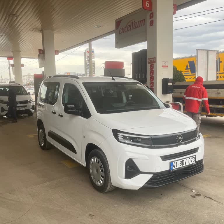 Sıfır Opel Araçta Belirgin Arıza Ve Şeffaf Olmayan Servis