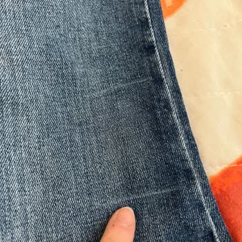 Gardrops'ta Sıfır Olduğu Söylenen Kot Pantolon Kullanılmış Ve Hasarlı Çıktı