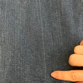 Gardrops'ta Sıfır Olduğu Söylenen Kot Pantolon Kullanılmış Ve Hasarlı Çıktı