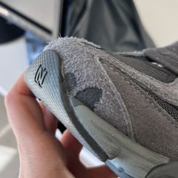 Süet Lekeli New Balance Ayakkabıda Cevapsız İade Ve Değişim Talebi