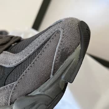 Süet Lekeli New Balance Ayakkabıda Cevapsız İade Ve Değişim Talebi