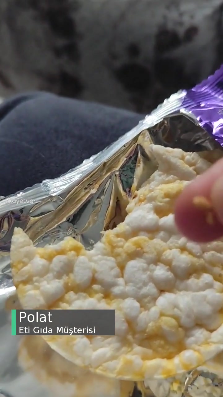 Eti Gong Mısır Ve Pirinç Patlağı Ürününden Çıkan Garip Çiğnenmeyen Şey videonun kapak resmi