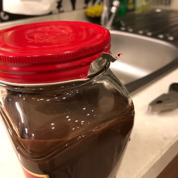 Kavanoz Kapağı Açılırken El Kesilmesi