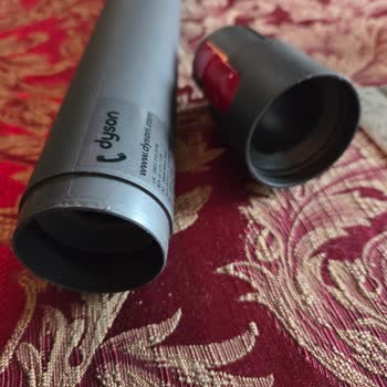 Dyson Big Ball Süpürgesinin Boru Parçası Yerinden Çıkıyor Ve Ücret Talep Ediliyor