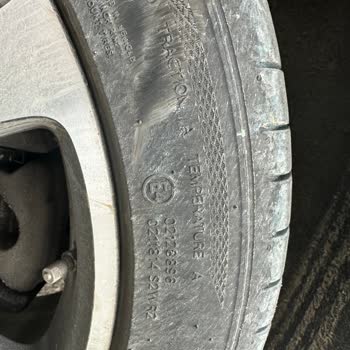 Ayıplı Lastik: Kısa Sürede Yağmurlu Havada Performans Kaybı Ve Güvenlik Riski